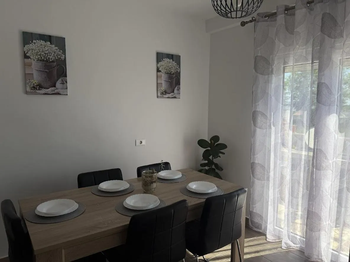 דירה וודניאן Apartman Sany